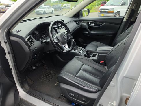 Used 2018 Nissan Rogue SL FWD image 2