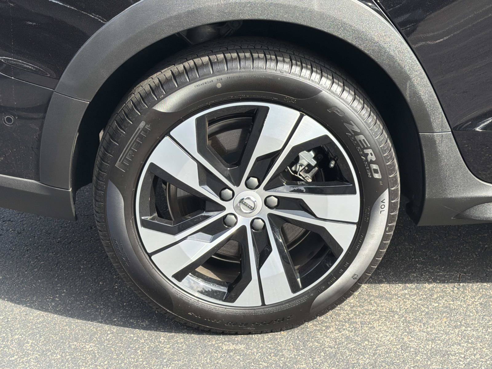 Certified 2025 Volvo V60 B5 Cross Country Plus AWD/4WD image 27