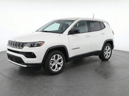 Used 2025 Jeep Compass Latitude AWD/4WD image 3