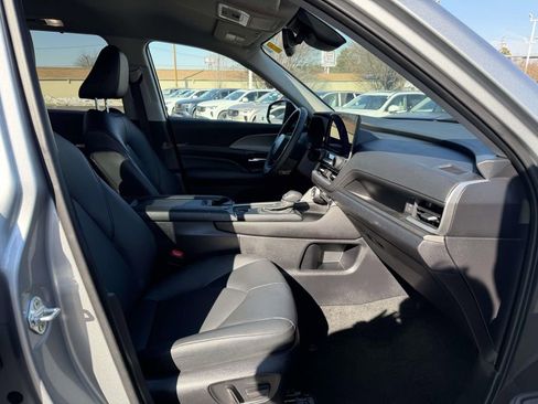 Used 2025 Toyota Grand Highlander XLE image 12