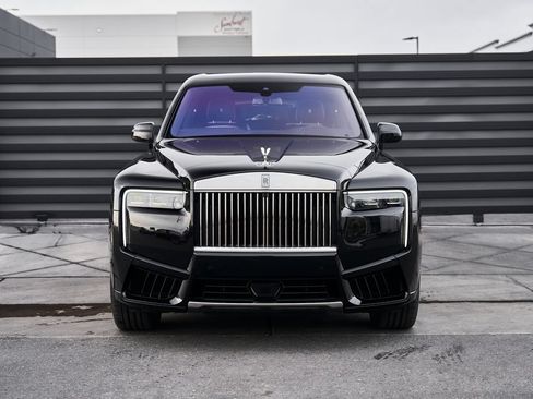 Used 2026 Rolls-Royce Cullinan AWD/4WD image 16