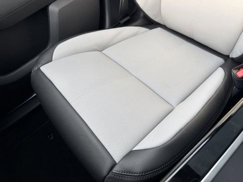 New 2026 Land Rover Range Rover Velar Dynamic SE image 26