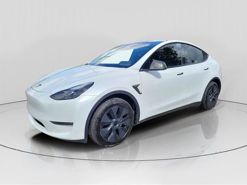 Used 2024 Tesla Model Y Long Range AWD/4WD image 3