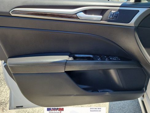Used 2016 Ford Fusion SE w/ Equipment Group 202A FWD image 17