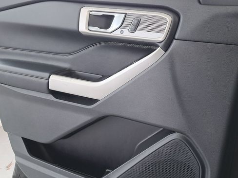 Used 2022 Ford Explorer Limited image 22