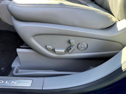 Used 2019 Lincoln Nautilus Reserve w/ Driver Assistance Package image 18