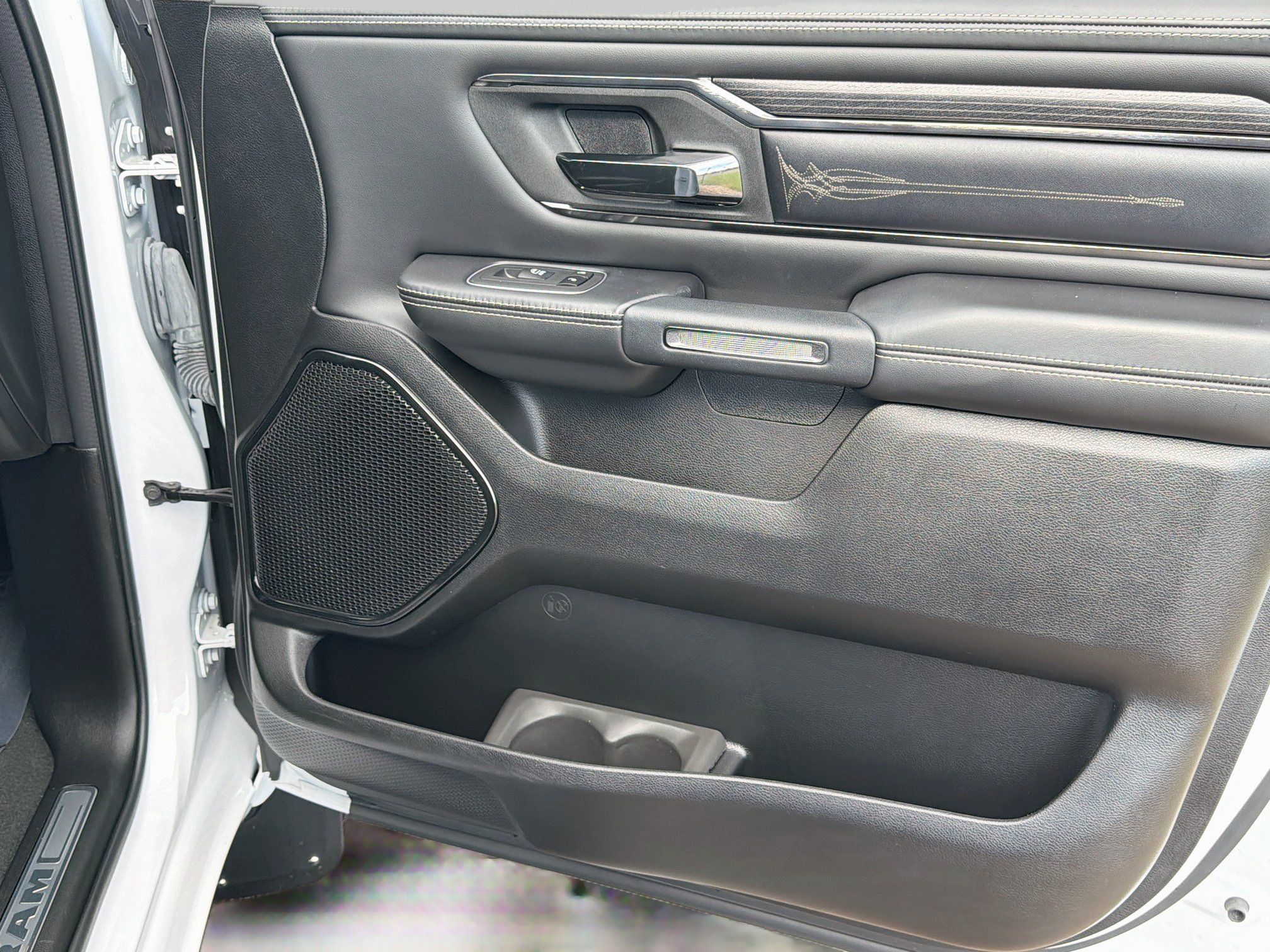 Used 2023 RAM 1500 Limited w/ Body Color Bumper Group AWD/4WD image 31