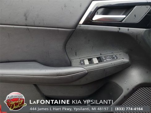 Used 2024 Mitsubishi Outlander SE Black Edition image 16