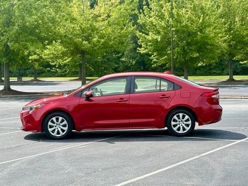 Used 2020 Toyota Corolla LE FWD image 3
