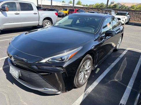 Certified 2022 Toyota Mirai w/ Advanced Technology Package RWD image 4