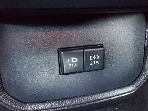 Used 2020 Toyota Highlander XLE image 13