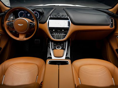 Used 2023 Aston Martin DBX AWD/4WD image 41
