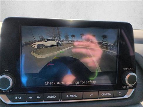 Used 2024 Nissan Rogue SV image 10