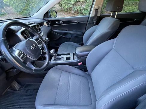 Used 2019 Kia Sorento LX w/ LX Convenience Package image 19