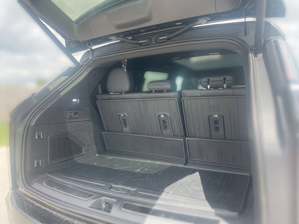New 2026 Cadillac Escalade IQ Luxury 1 w/ LPO, Floor Liner Package AWD/4WD image 15