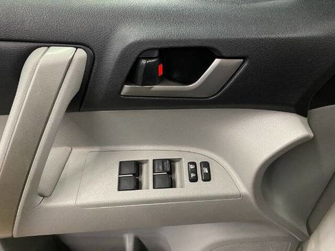 Used 2013 Toyota Highlander SE image 11