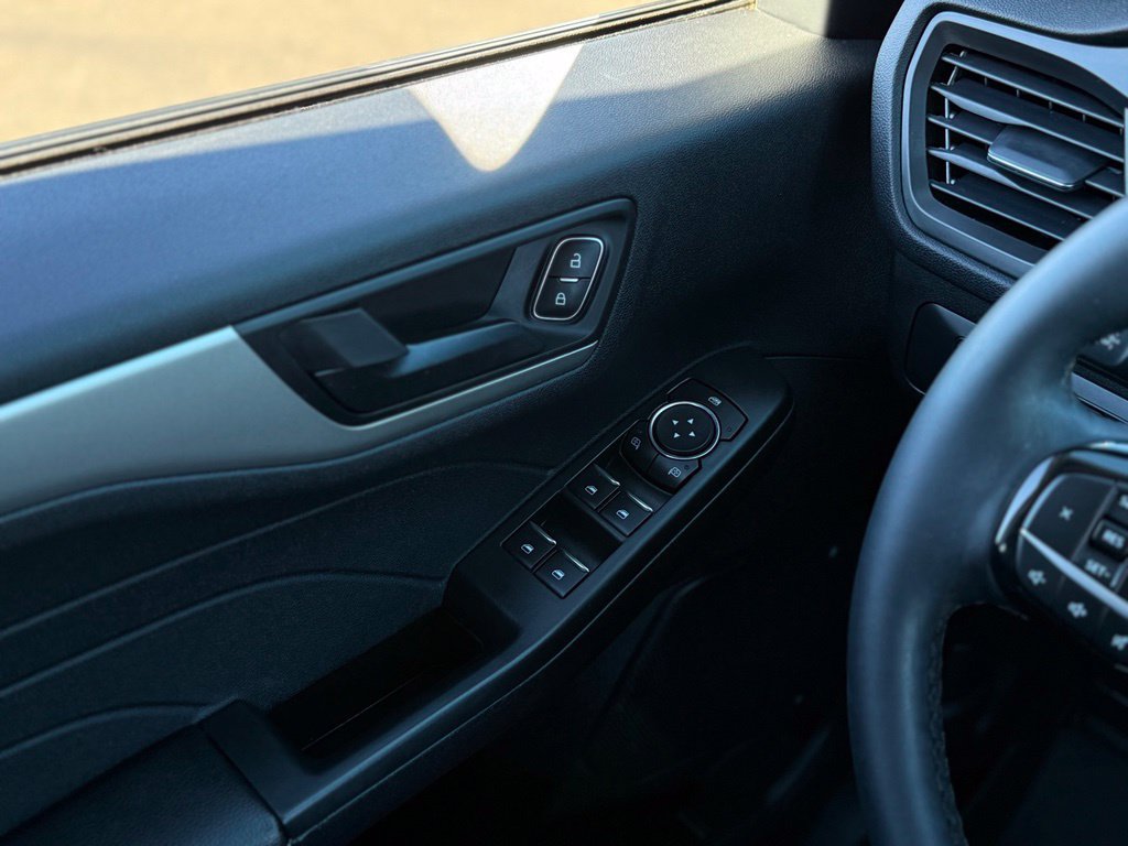 Used 2022 Ford Escape SE w/ Cold Weather Package FWD image 24