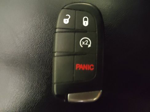 Used 2020 Jeep Cherokee Latitude Plus image 32