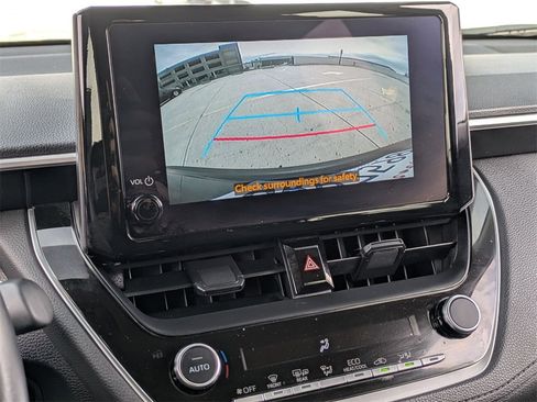 Used 2025 Toyota Corolla Cross LE image 16