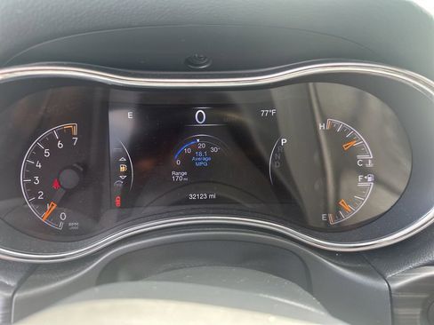 Used 2022 Jeep Grand Cherokee Laredo X AWD/4WD image 6
