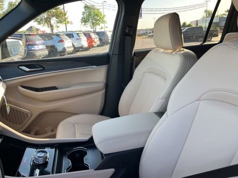 New 2026 Jeep Grand Cherokee L Limited w/ Limited Altitude Package AWD/4WD image 10
