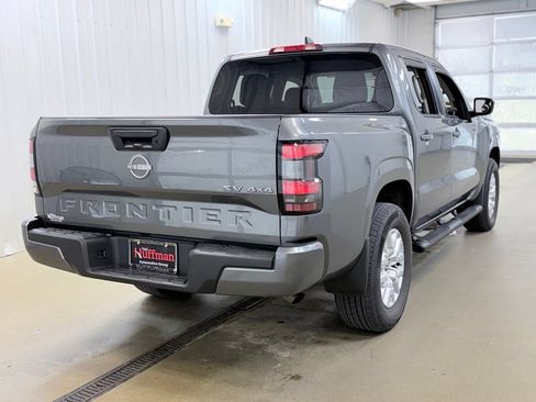 Used 2022 Nissan Frontier SV AWD/4WD image 6