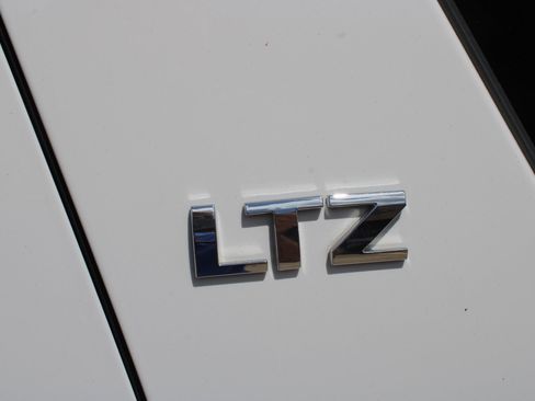 Used 2010 Chevrolet Tahoe LTZ RWD image 11