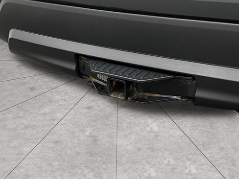 Used 2021 Toyota Highlander XLE image 5