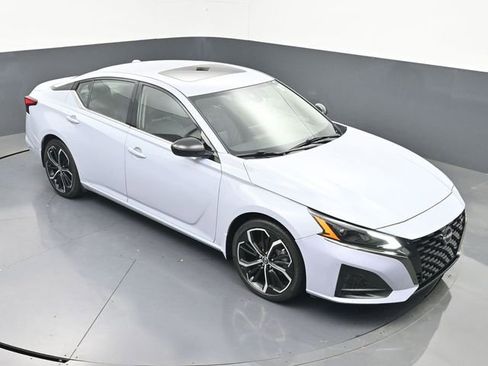 Used 2023 Nissan Altima 2.5 SR w/ SR Premium Package FWD image 40