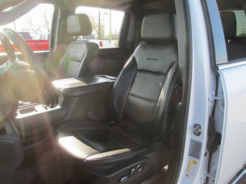 Used 2024 GMC Sierra 3500 Denali w/ Denali Reserve Package image 20