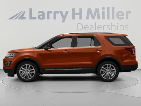 Used 2017 Ford Explorer XLT w/ Equipment Group 202A FWD image 3