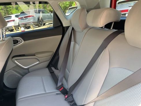 Used 2023 Kia Soul LX w/ LX Technology Package FWD image 13