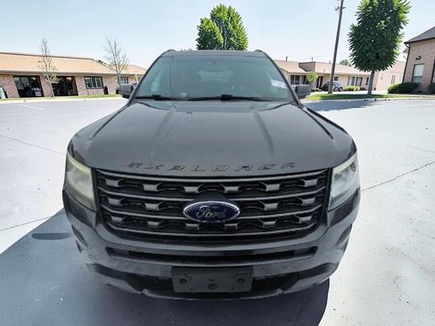 Used 2017 Ford Explorer XLT w/ Equipment Group 202A AWD/4WD image 2