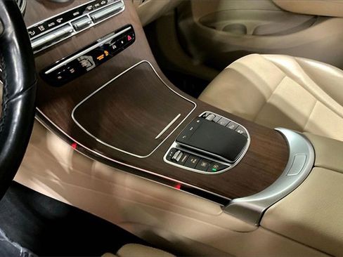 Used 2021 Mercedes-Benz GLC 300 4MATIC image 15