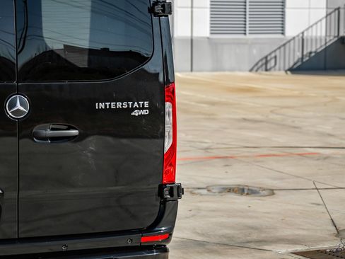 Used 2022 Mercedes-Benz Sprinter 3500 image 12