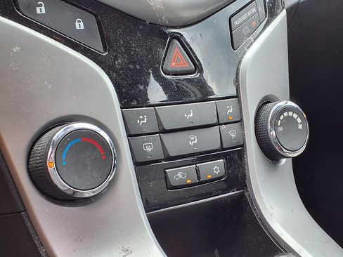 Used 2013 Chevrolet Cruze LS FWD image 19