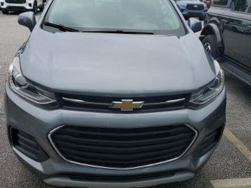 Used 2020 Chevrolet Trax LT w/ LT Convenience Package FWD image 3