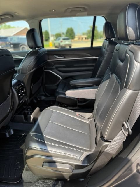 Used 2022 Jeep Grand Cherokee L Limited w/ Trailer Tow Group (B) AWD/4WD image 18