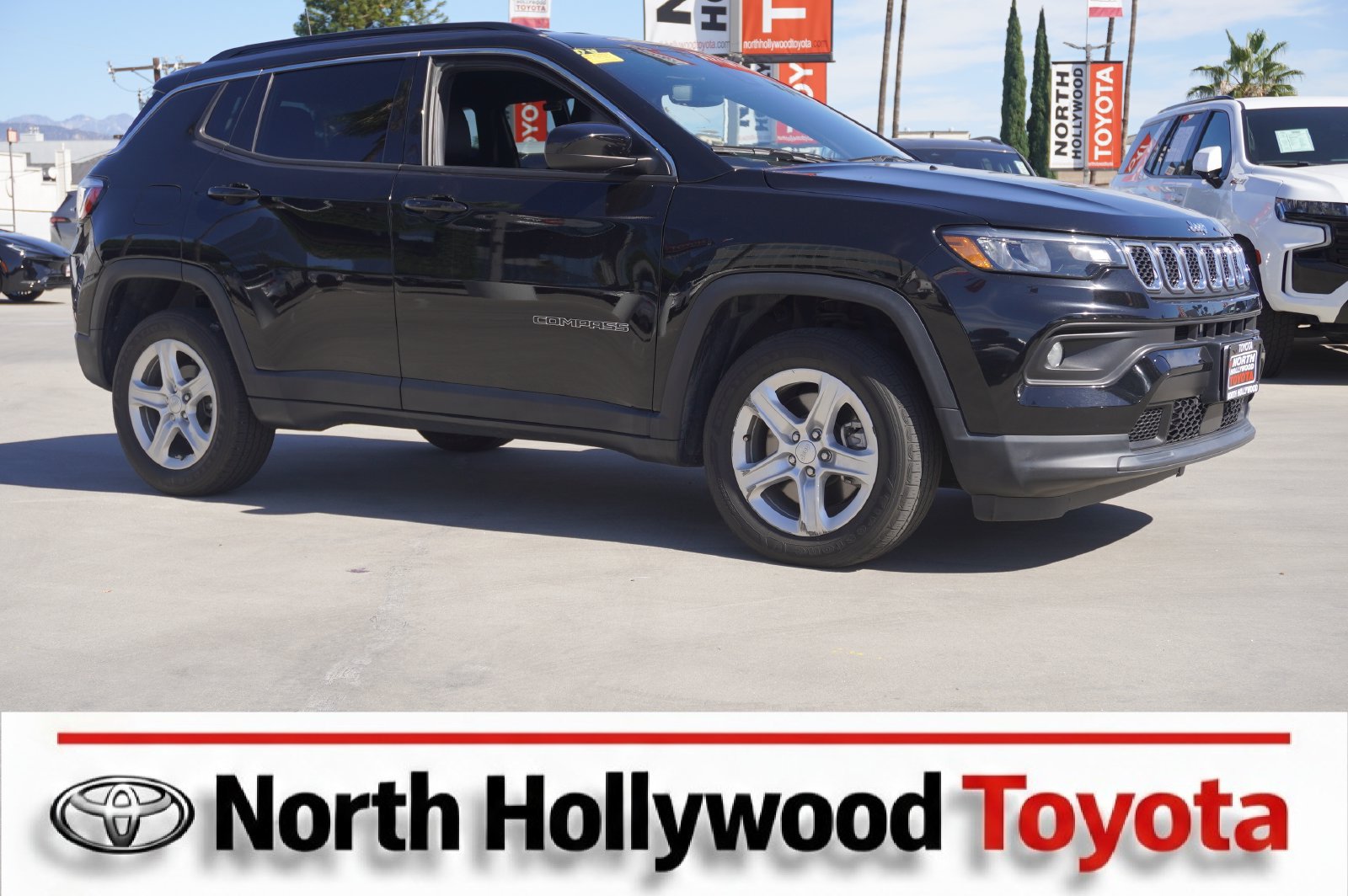 Used 2023 Jeep Compass Latitude AWD/4WD image 1