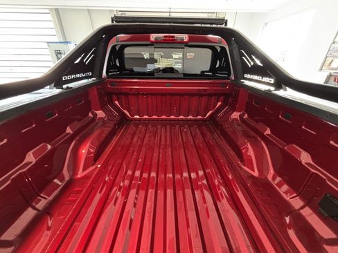 Used 2025 Chevrolet Colorado Z71 w/ Midnight Edition AWD/4WD image 5