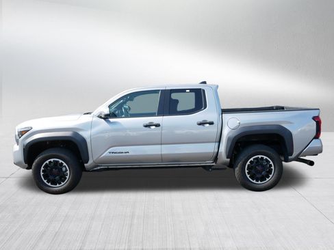 Certified 2024 Toyota Tacoma TRD Off-Road AWD/4WD image 4