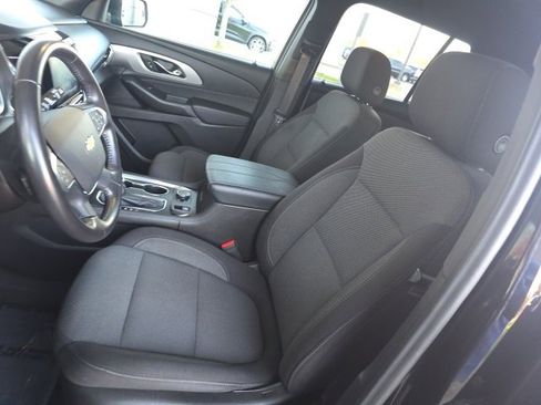 Used 2022 Chevrolet Traverse LT image 23