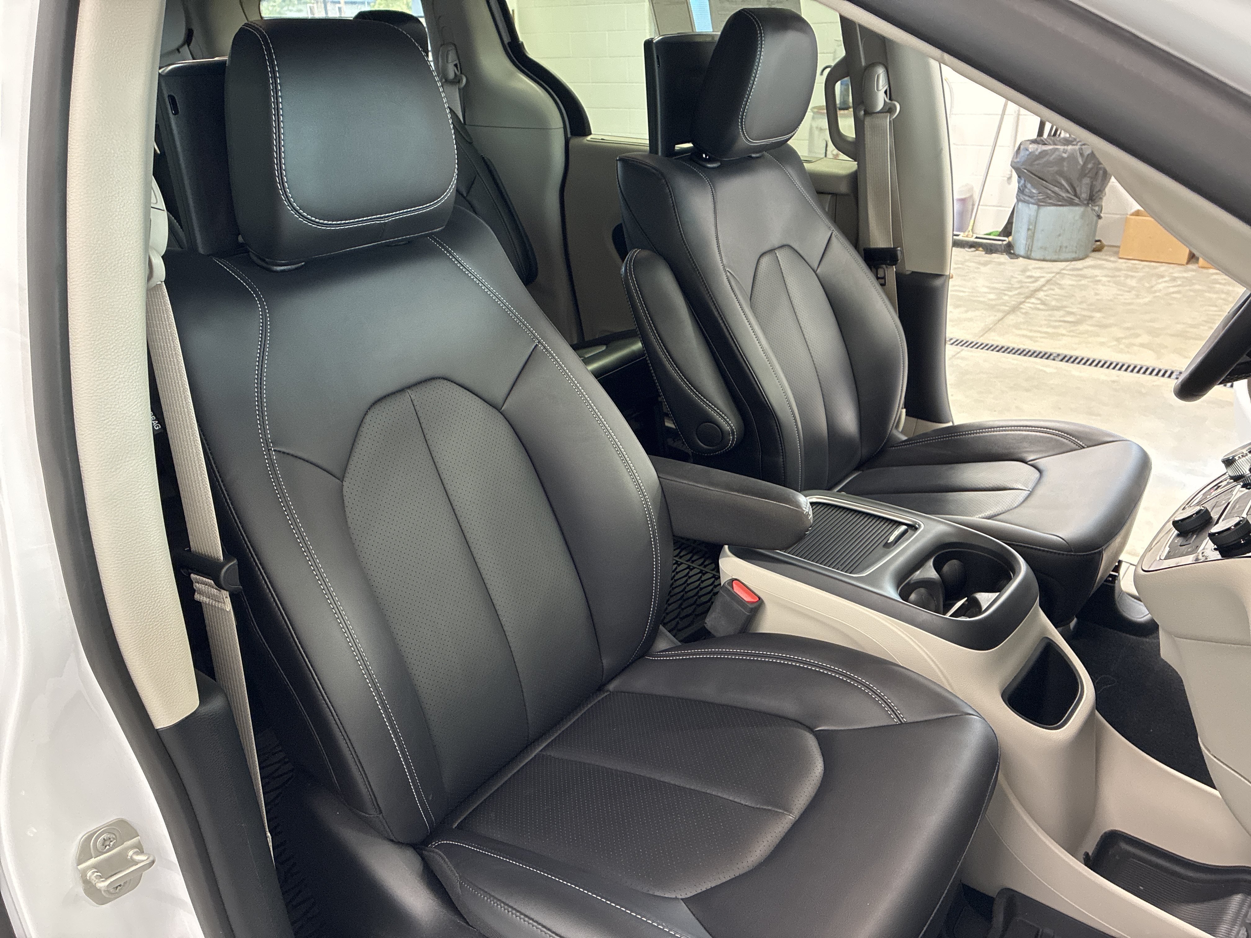 Certified 2024 Chrysler Pacifica Touring-L w/ Uconnect Theater Family Group AWD/4WD image 19