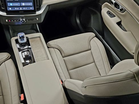 New 2026 Volvo XC90 B6 Ultra w/ Protection Package AWD/4WD image 17