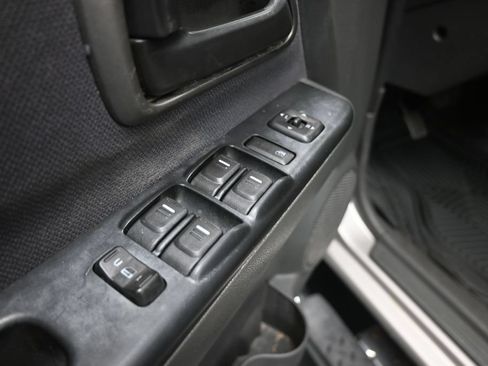 Used 2005 Chevrolet Colorado LS w/ Safe And Sound Package RWD image 16
