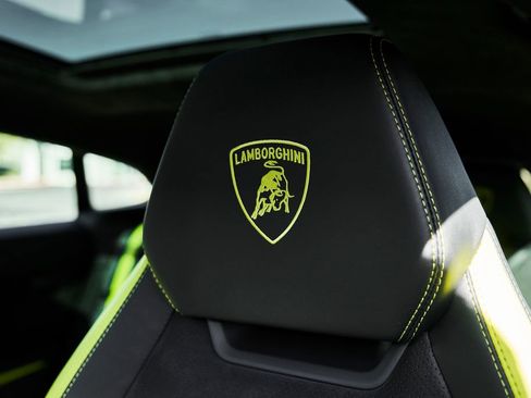 Used 2022 Lamborghini Urus AWD/4WD image 47