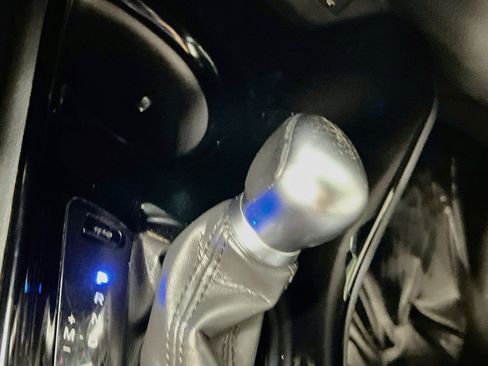 Used 2020 Toyota C-HR XLE FWD image 24