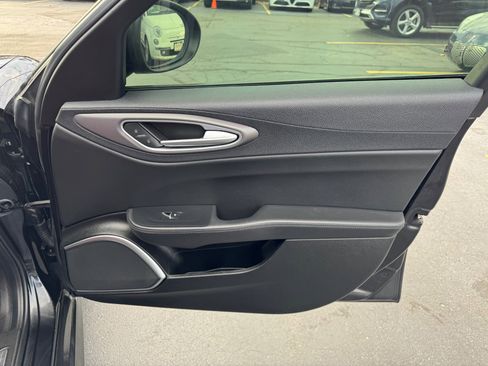 Used 2022 Alfa Romeo Giulia Veloce image 35