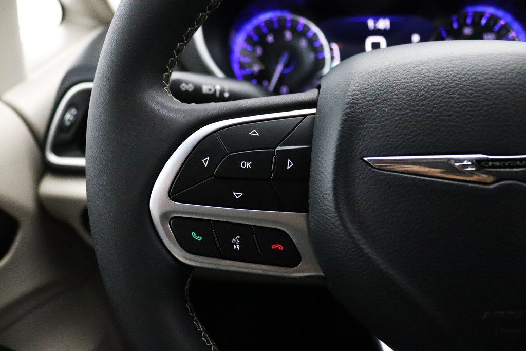 Used 2024 Chrysler Pacifica Touring-L FWD image 16