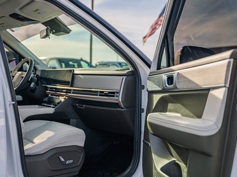 Used 2025 Hyundai Santa Fe Calligraphy w/ Tow & Go Package image 18